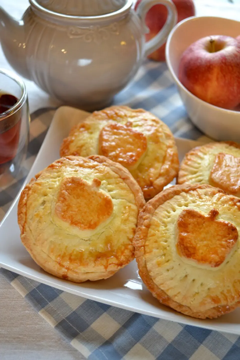 Cách làm món bánh sữa chua nhân táo cho ngày mới ngọt ngào