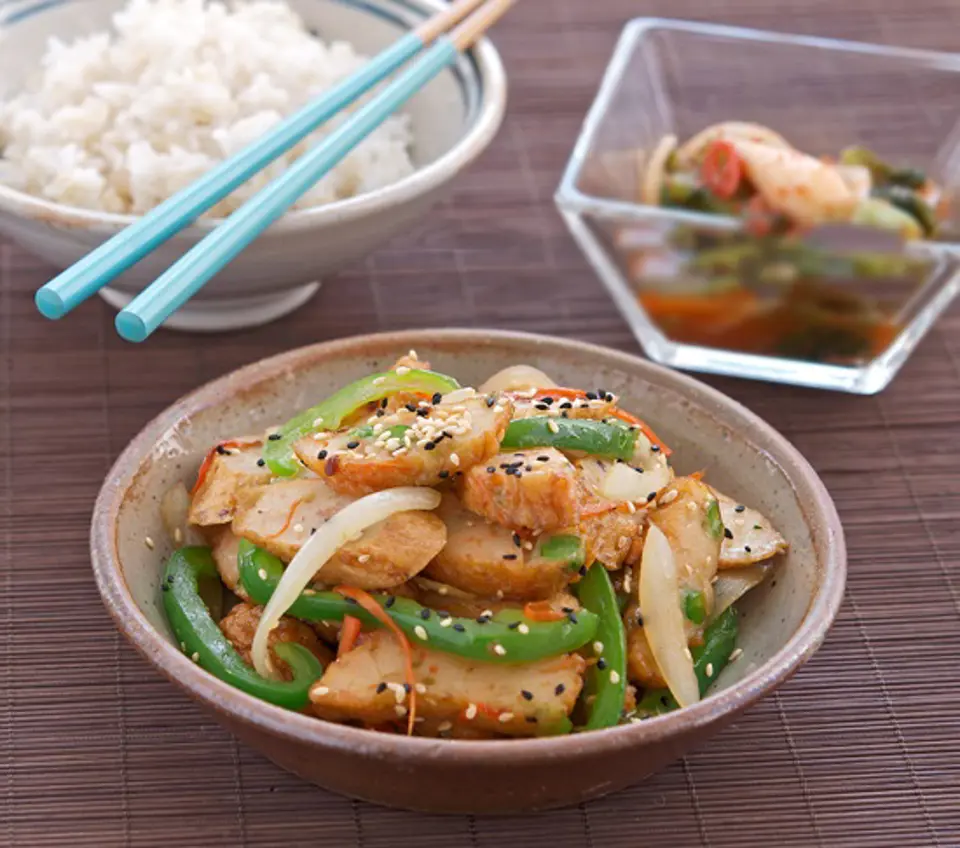 Cách làm món chả cá xào rau củ mới lạ cho bữa tối Cách làm món chả cá xào rau củ mới lạ cho bữa tối