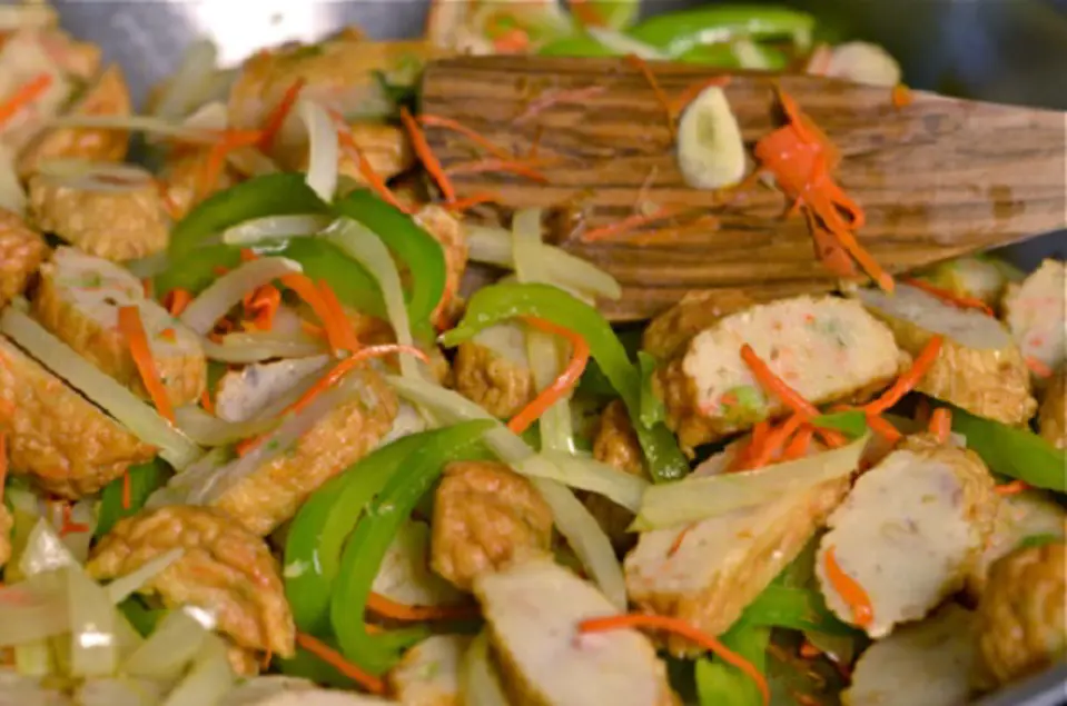 Cách làm món chả cá xào rau củ mới lạ cho bữa tối Cách làm món chả cá xào rau củ mới lạ cho bữa tối