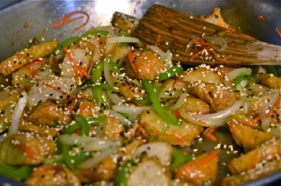 Cách làm món chả cá xào rau củ mới lạ cho bữa tối Cách làm món chả cá xào rau củ mới lạ cho bữa tối