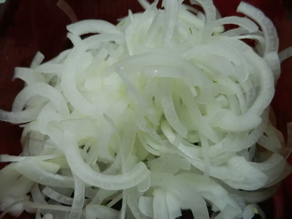 Cách làm món nộm gà hành tây chống ngán ngày hè