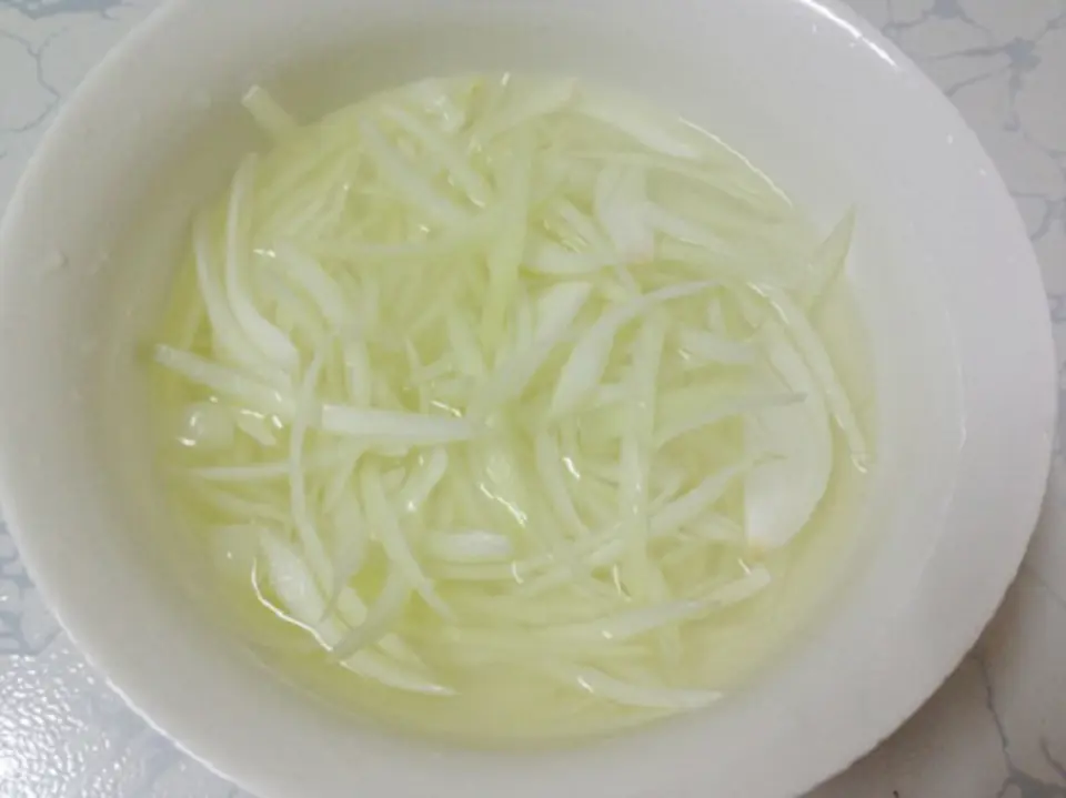 Cách làm món nộm gà hành tây chống ngán ngày hè