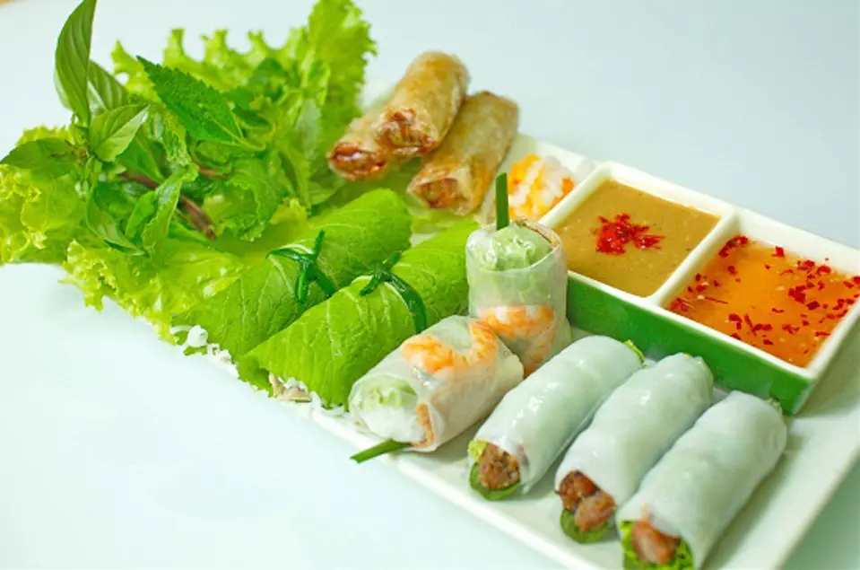 Cách làm món phở cuốn thập cẩm đơn giản tại nhà