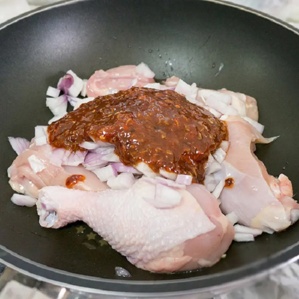 Cách làm món thịt gà kho khoai tây kiểu Hàn