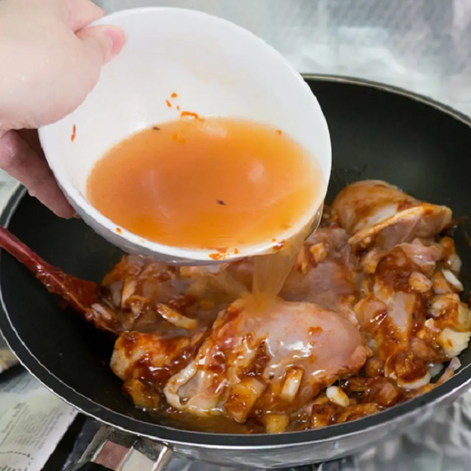 Cách làm món thịt gà kho khoai tây kiểu Hàn