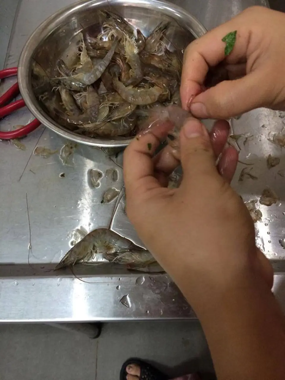 Cách làm món tôm viên bọc ngô ngọt đơn giản lạ miệng