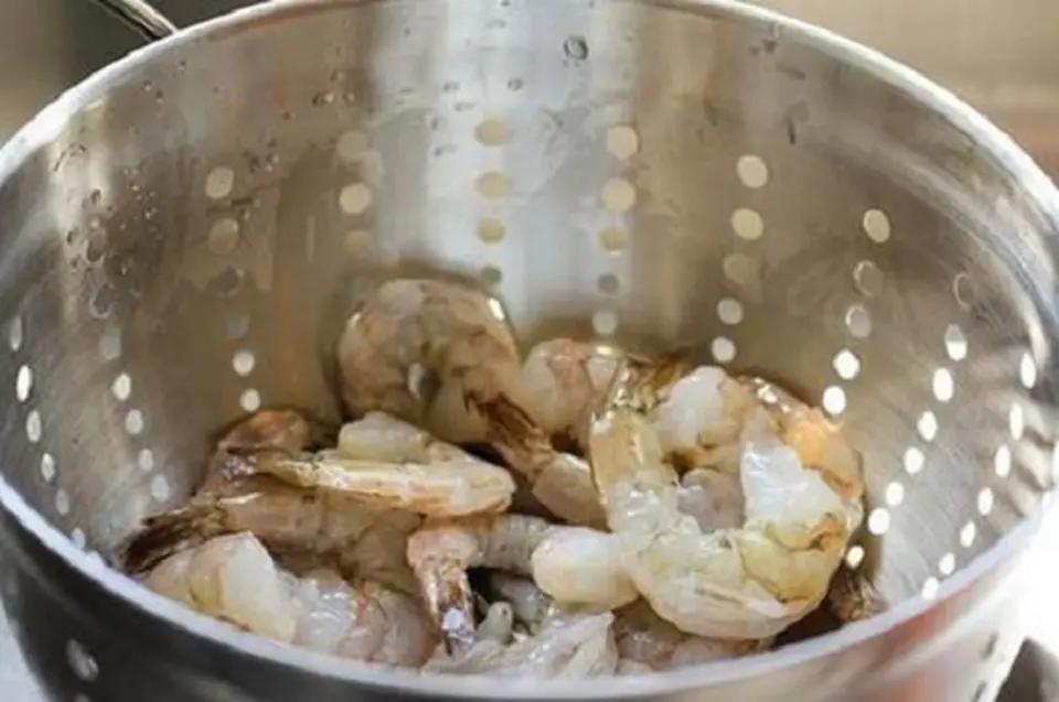 Cách làm món tôm xào bơ tỏi tuyệt ngon