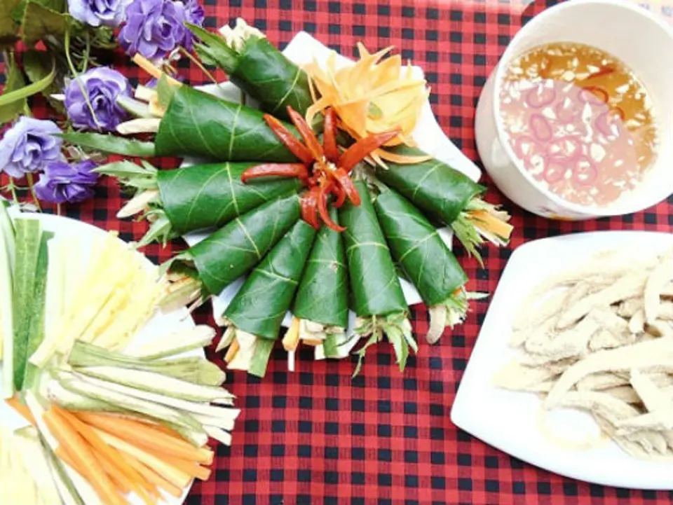 Cách làm nem tai thính cuốn lá sung tại nhà Cách làm nem tai thính cuốn lá sung tại nhà