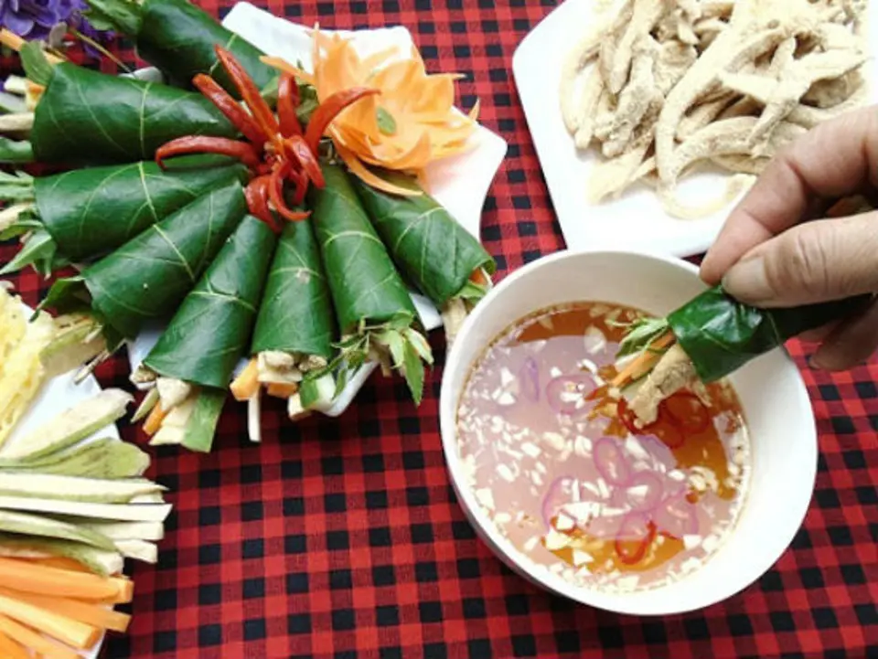 Cách làm nem tai thính cuốn lá sung tại nhà Cách làm nem tai thính cuốn lá sung tại nhà