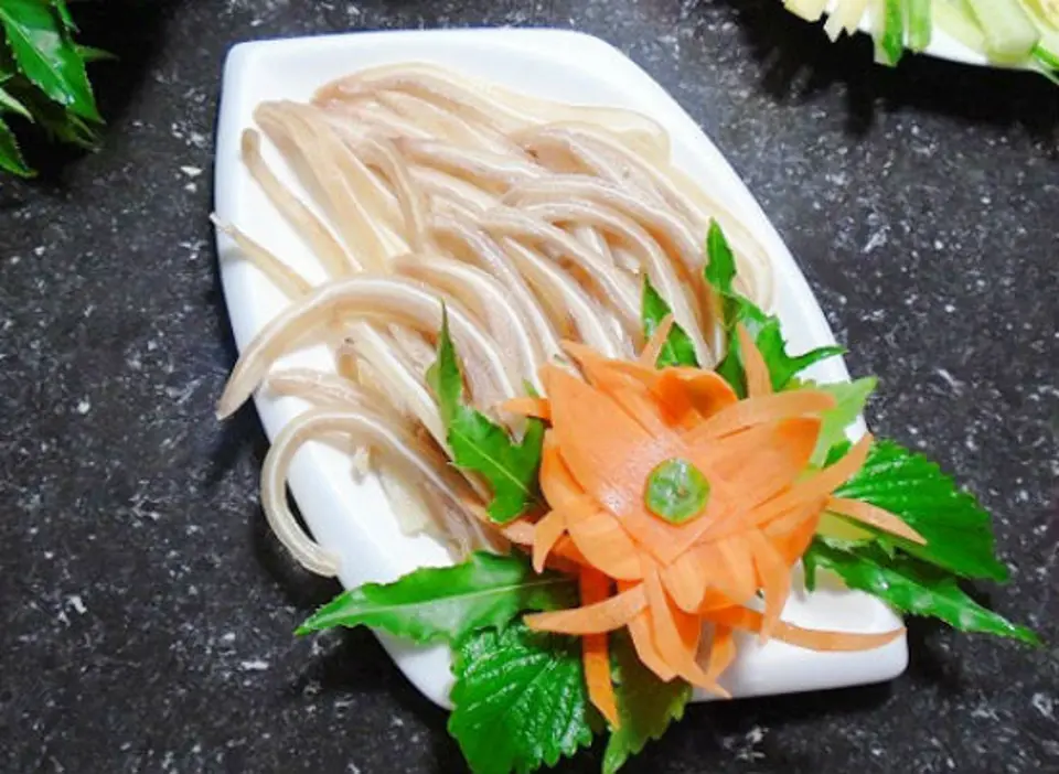 Cách làm nem tai thính cuốn lá sung tại nhà Cách làm nem tai thính cuốn lá sung tại nhà