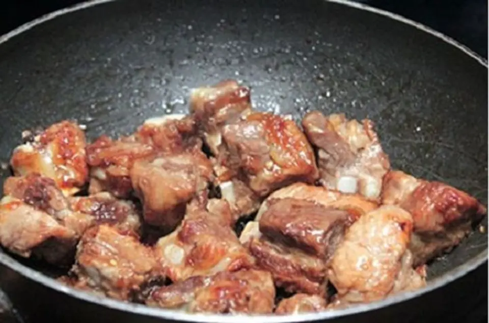 Cách làm sườn chiên mắm tỏi thơm ngon