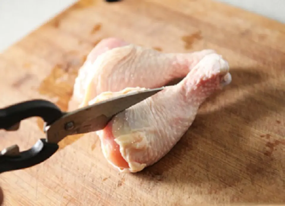 Cách làm thịt đùi gà chiên mới lạ đưa cơm Cách làm thịt đùi gà chiên mới lạ đưa cơm