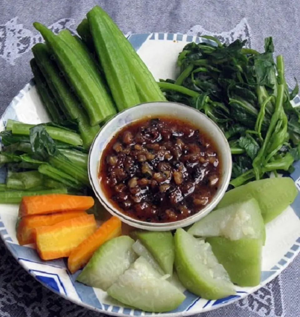 Cách làm tôm kho quẹt chấm rau củ luộc ngon