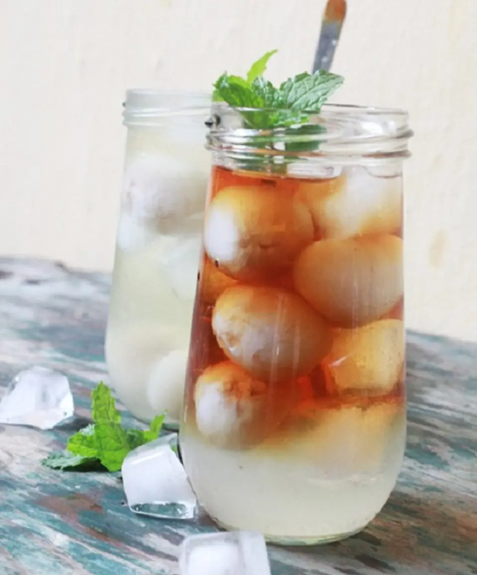 Cách làm trà vải đơn giản ngọt mát cho mùa hè Cách làm trà vải đơn giản ngọt mát cho mùa hè
