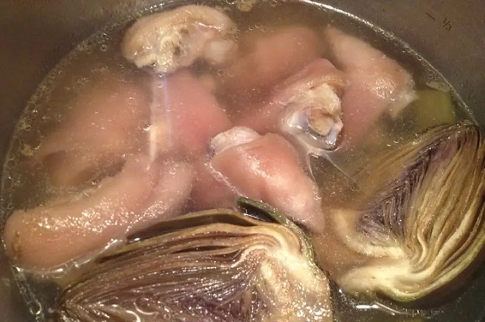 Cách nấu canh Atiso hầm chân giò