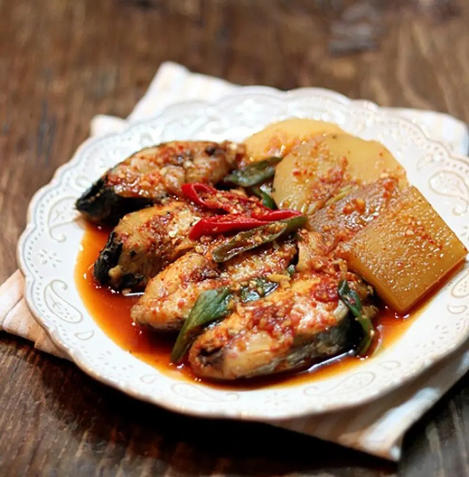 Cách nấu món cá thu kho củ cải kiểu Hàn