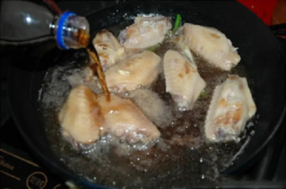 Cách nấu món cánh gà kho coca vị lạ hấp dẫn