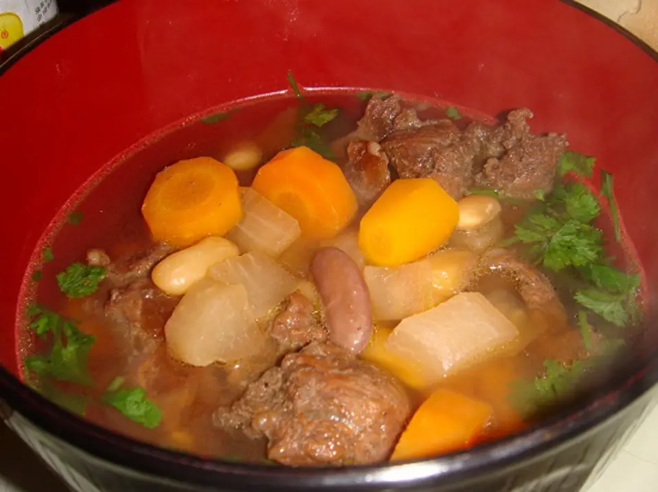 Cách nấu thịt bò sốt vang với dầu gấc Cách nấu thịt bò sốt vang với dầu gấc