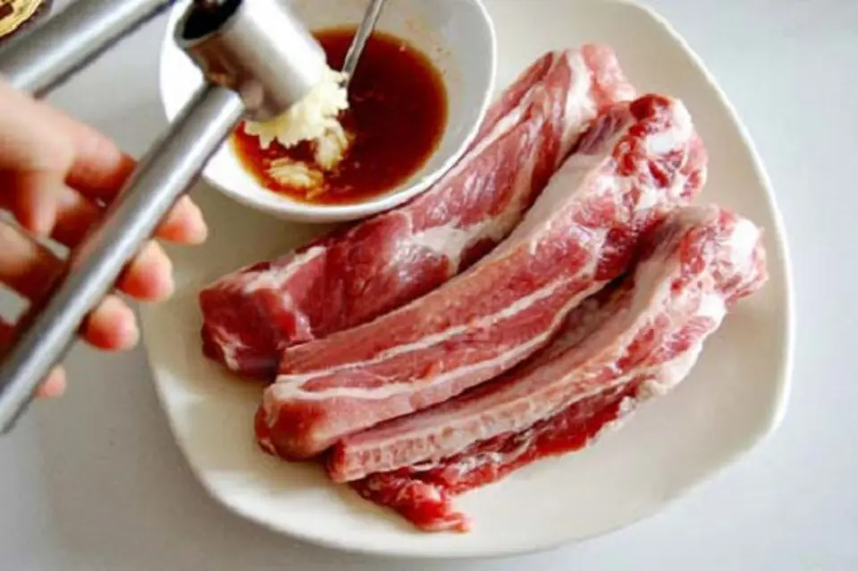 Cách ướp sườn nướng cơm tấm ngon Cách ướp sườn nướng cơm tấm ngon