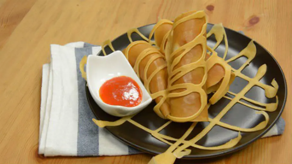 Công thức làm pancake cuộn xúc xích bò năm ngon miễn chê Công thức làm pancake cuộn xúc xích bò năm ngon miễn chê