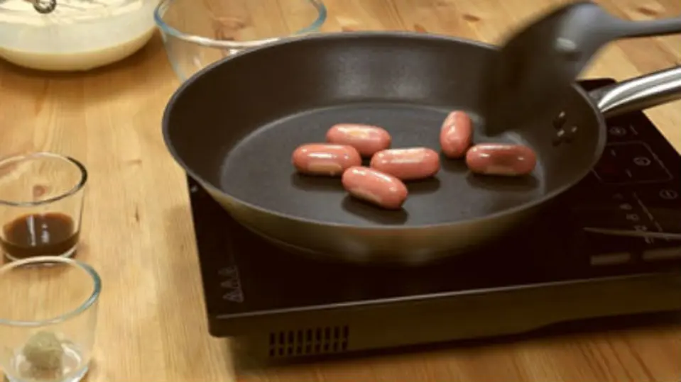 Công thức làm pancake cuộn xúc xích bò năm ngon miễn chê Công thức làm pancake cuộn xúc xích bò năm ngon miễn chê