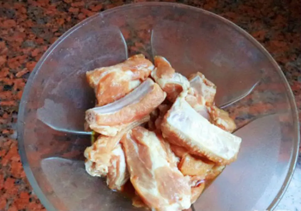 Công thức nấu sườn sốt tỏi cay ngon nhất