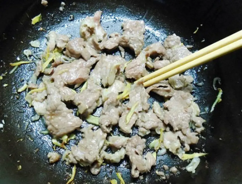 Cùng nấu bữa cơm đơn giản với món thiên lý xào thịt bò