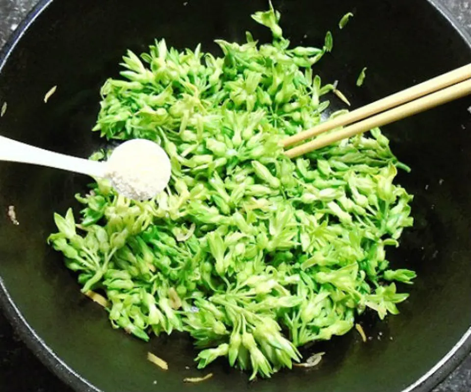 Cùng nấu bữa cơm đơn giản với món thiên lý xào thịt bò
