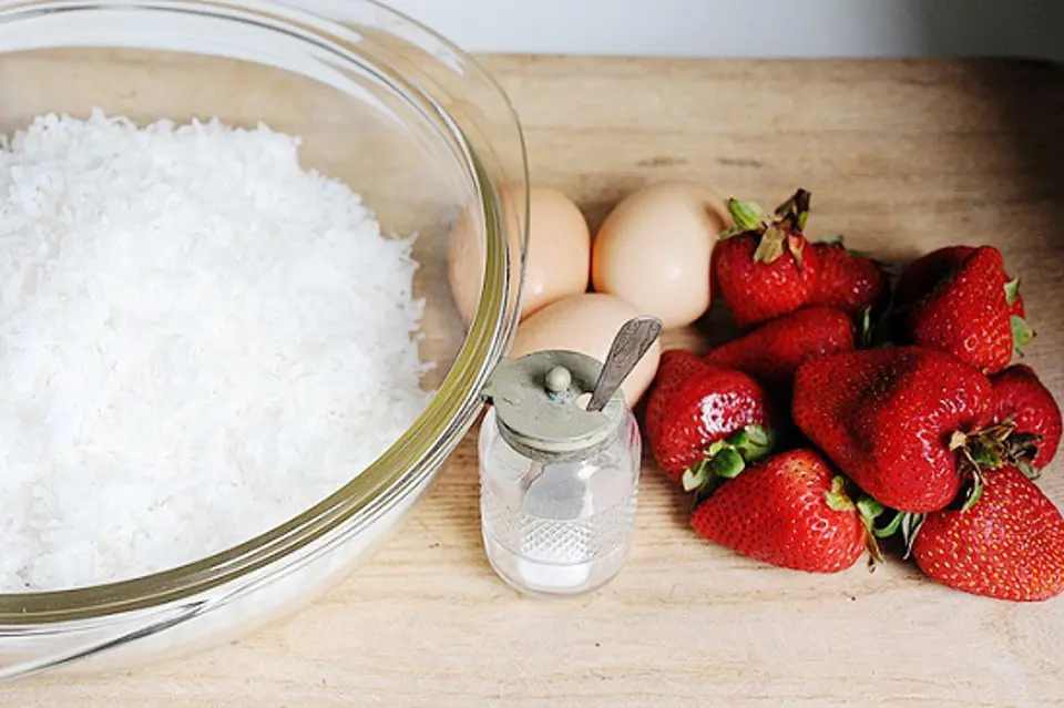 Hướng dẫn làm bánh dừa dâu tây- món tráng miệng tuyệt ngon