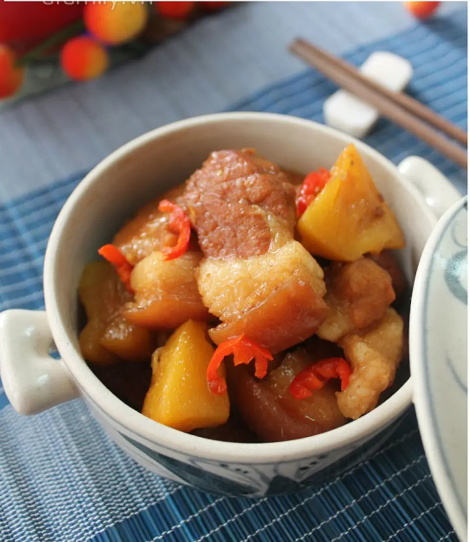 Lạ miệng ngon cơm với món thịt heo kho dứa đậm đà