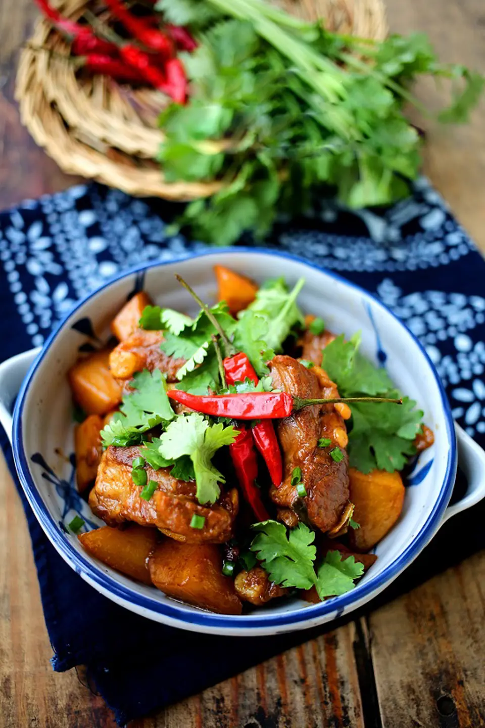 Ngon cơm với món sườn heo om khoai tây