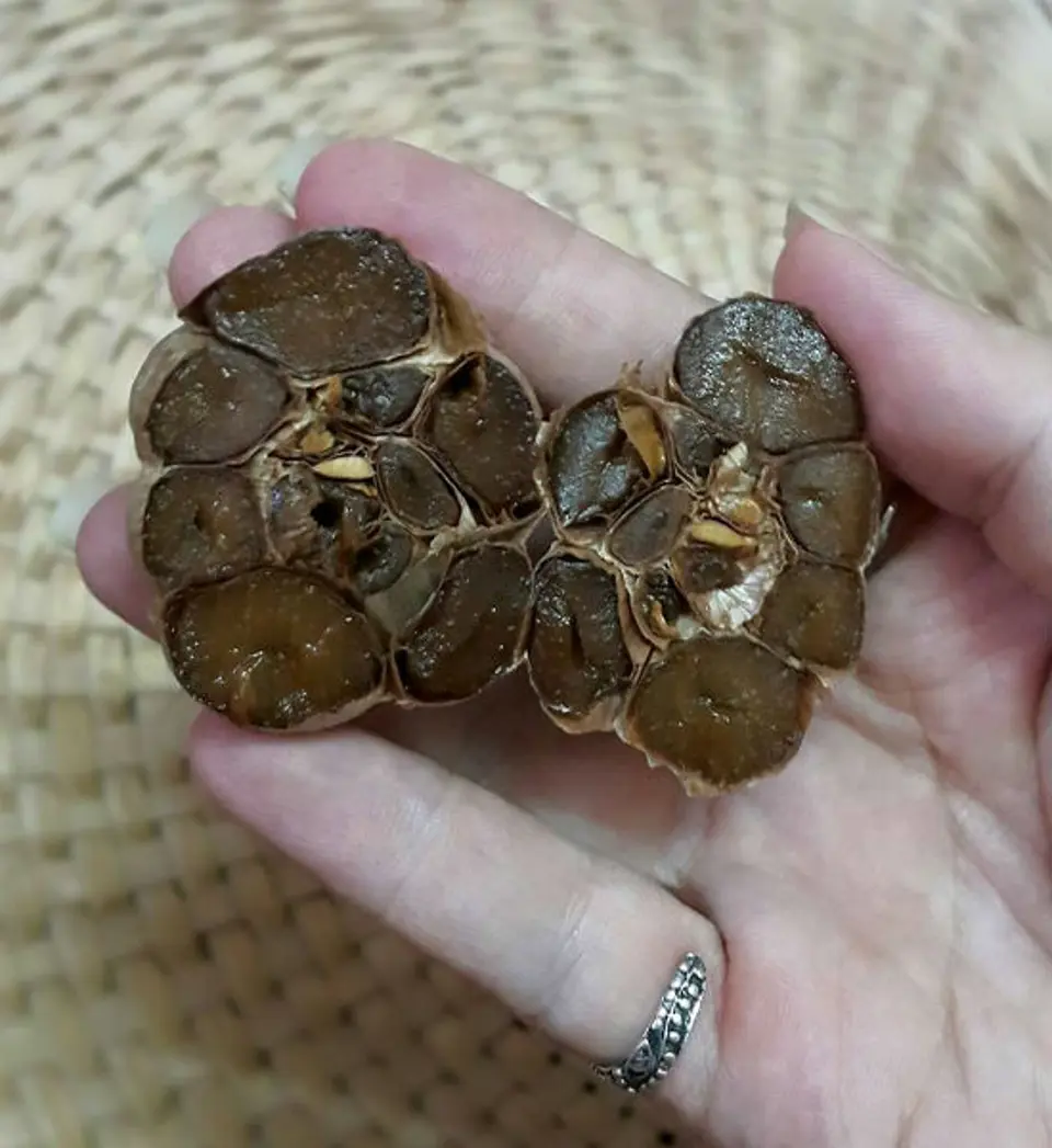 Tự làm tỏi đen tại nhà đơn giản