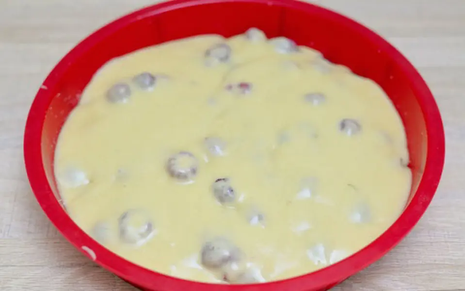 Cách làm bánh bông lan hoa quả cho ngày hè thêm tươi mát