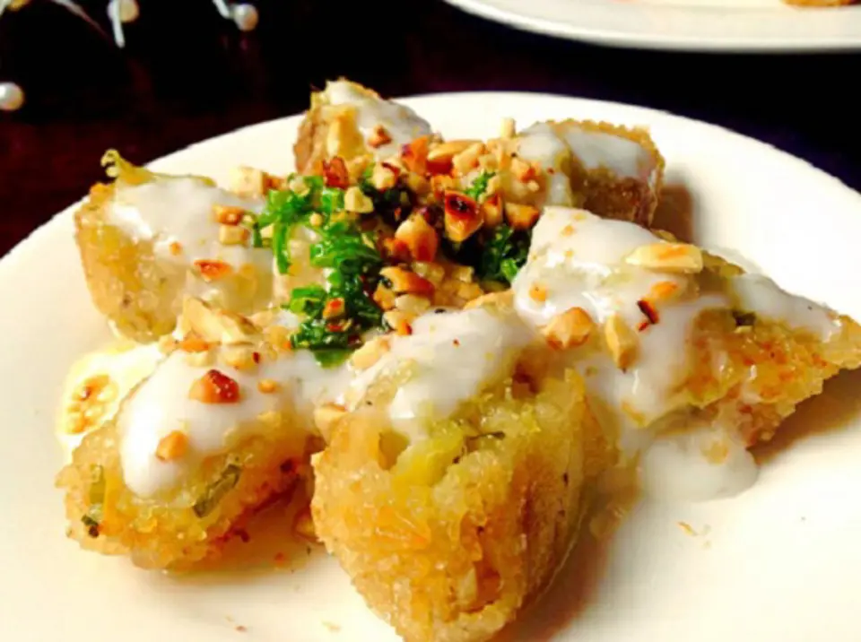 Cách làm bánh chưng bọc khoai rán độc đáo