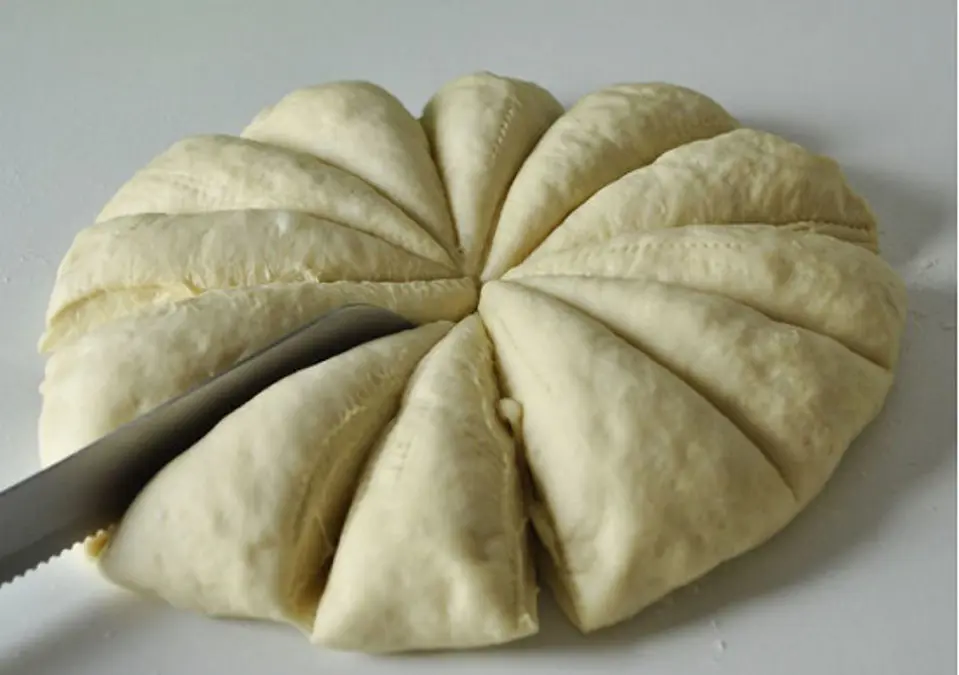 Cách làm bánh mì que giòn thơm ngộ nghĩnh