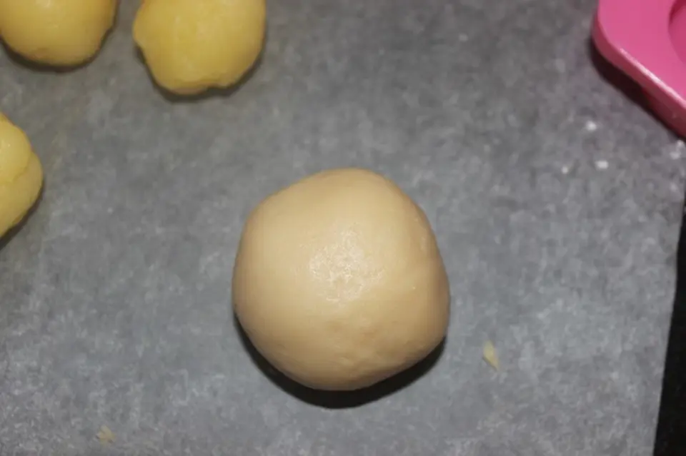 Cách làm bánh Trung thu hình ngộ nghĩnh cho bé yêu