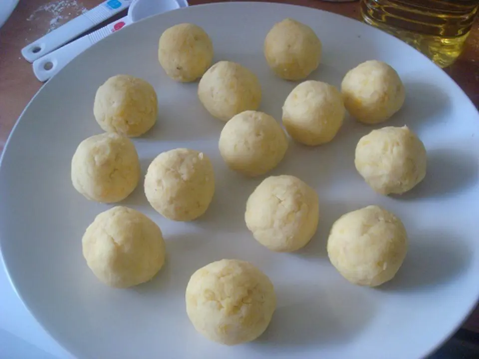 Cách làm bánh trung thu khoai lang tím không cần lò nướng