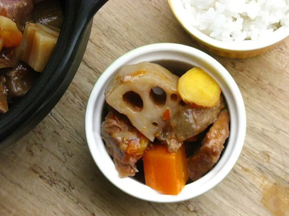 Cách làm bò hầm củ sen đơn giản Cách làm bò hầm củ sen đơn giản