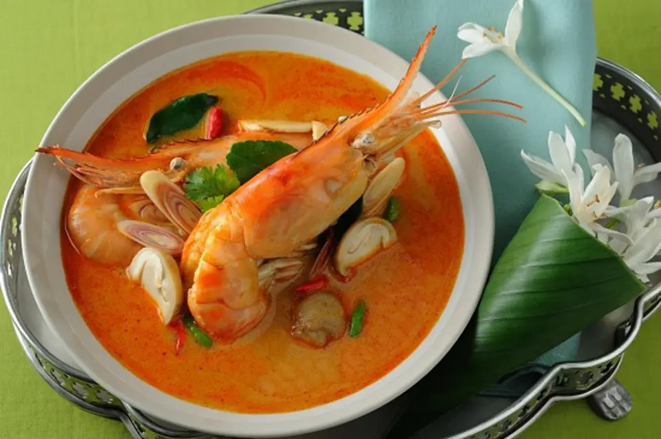 Cách làm bún Tom Yum Thái Lan thơm ngon
