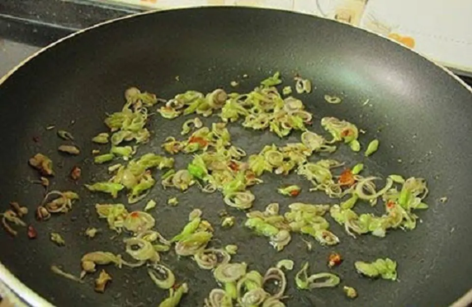 Cách làm bún Tom Yum Thái Lan thơm ngon