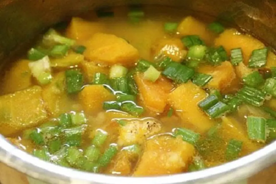 Cách làm canh bí đỏ nấu tôm ngọt thơm đơn giản