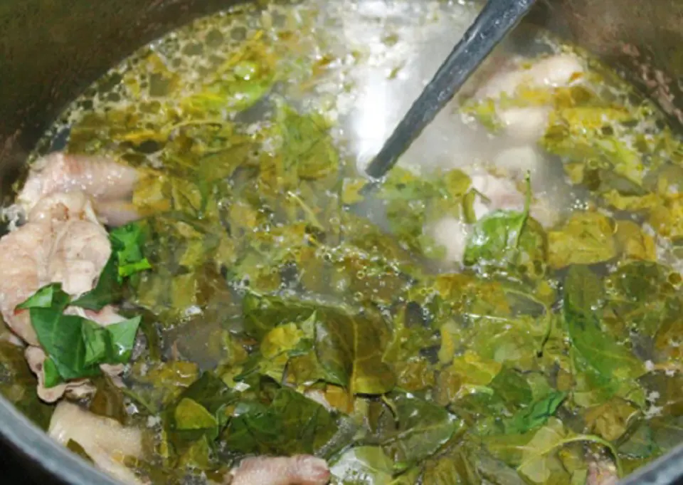Cách làm canh gà lá giang thơm ngon