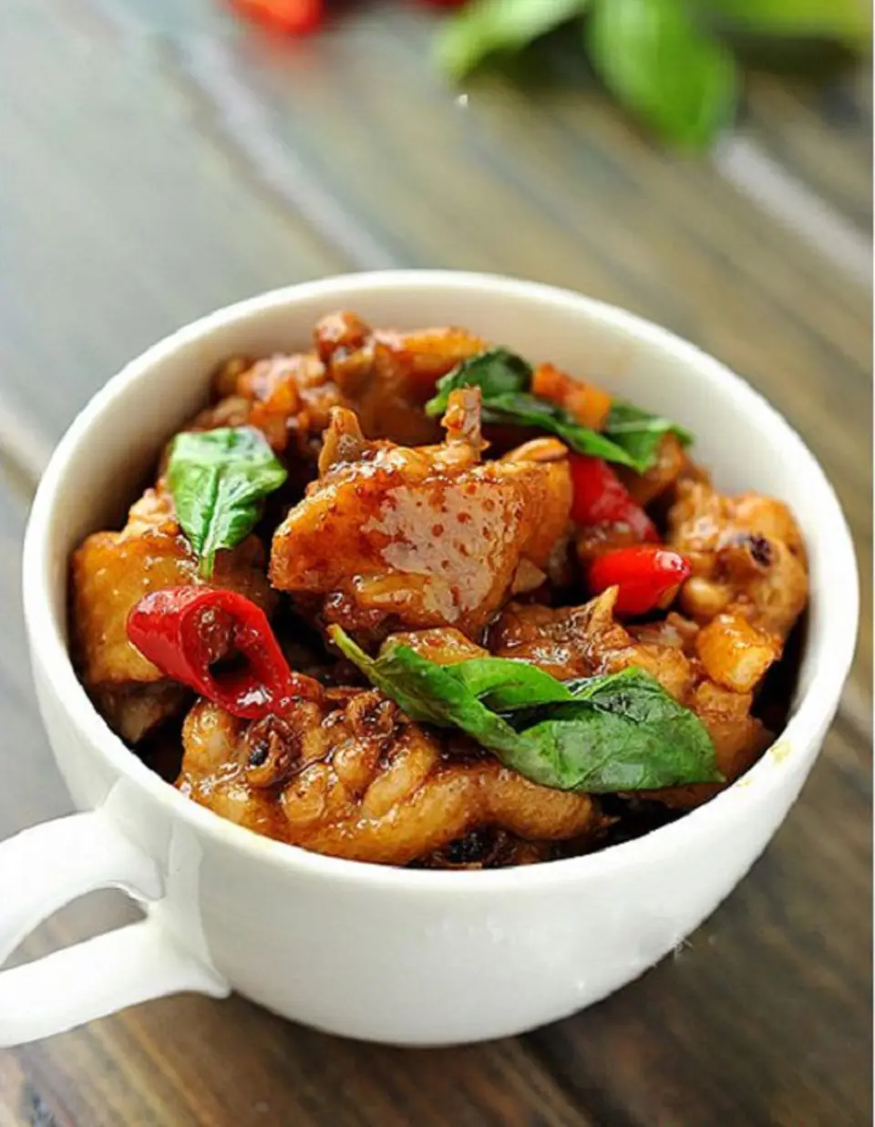 Cách làm cánh gà xào húng quế kiểu Thái