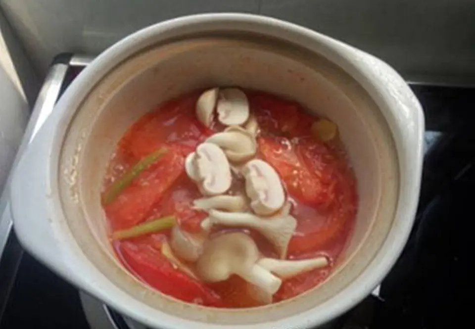Cách làm canh ngao nấu nấm thanh mát cho ngày hè
