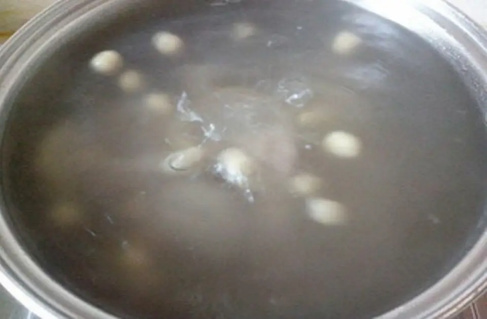 Cách làm canh xương hầm củ sen với lạc