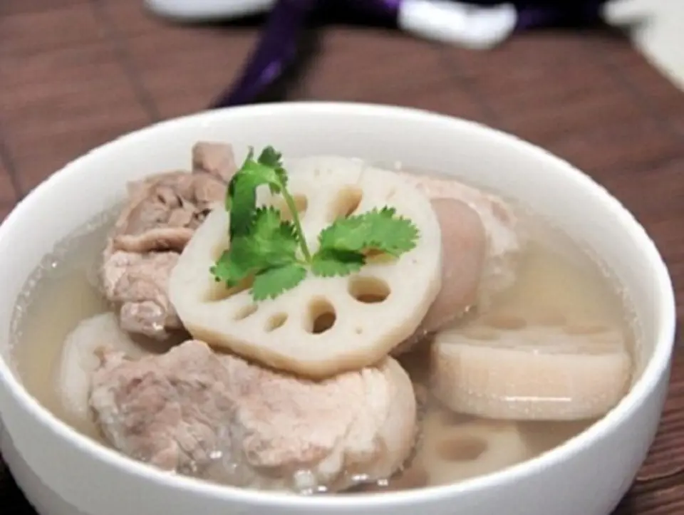 Cách làm chân giò hầm củ sen bổ dưỡng cho bà bầu Cách làm chân giò hầm củ sen bổ dưỡng cho bà bầu