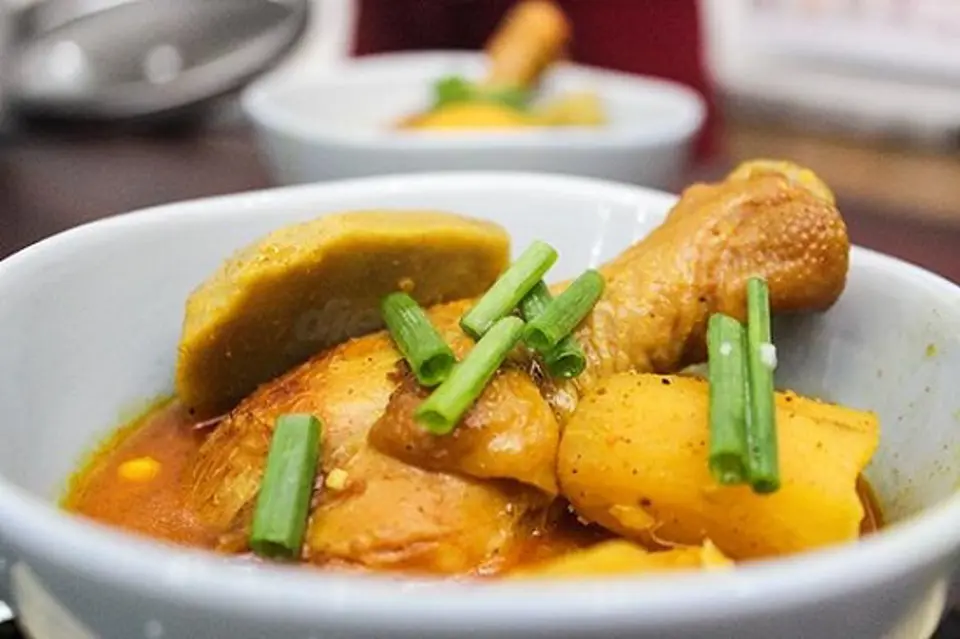 Cách làm cơm cà ri gà bằng nồi cơm điện