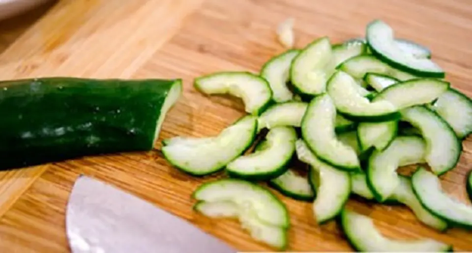 Cách làm dưa chuột xào tỏi đơn giản