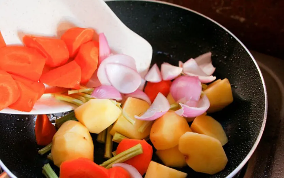 Cách làm món thịt bò hầm nấm kiểu Pháp