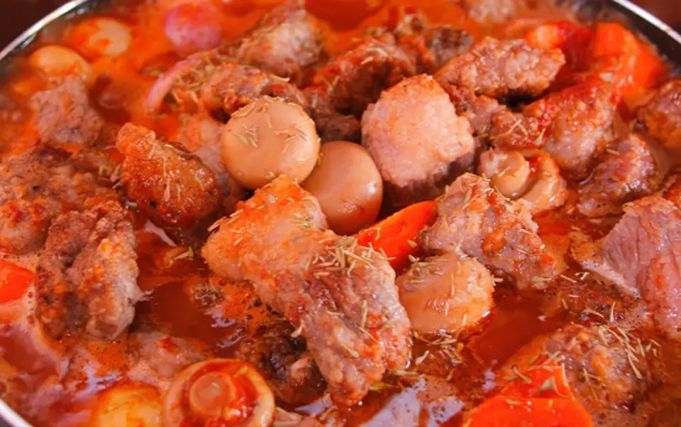 Cách làm món thịt bò hầm nấm kiểu Pháp